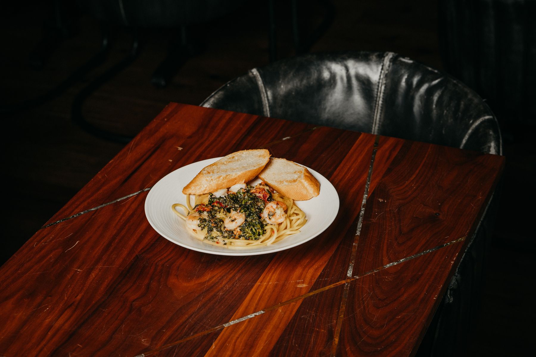 Charlotte restaurant photographer | shrimp fontina pasta, 800 Degrees